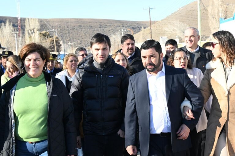 Torres participó de los festejos por el 89° aniversario de Río Mayo