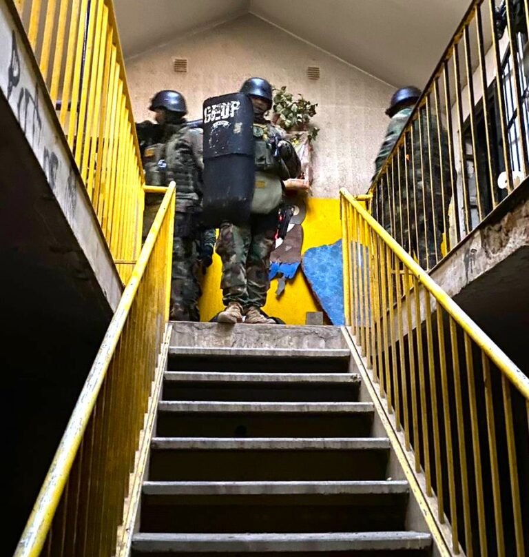 Ocho allanamientos por el conflicto en las 1.008: secuestran un arma