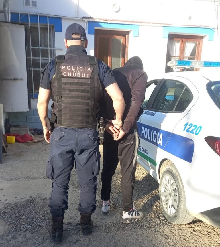 Delincuente intentó huir pero fue atrapado y golpeado por vecinos