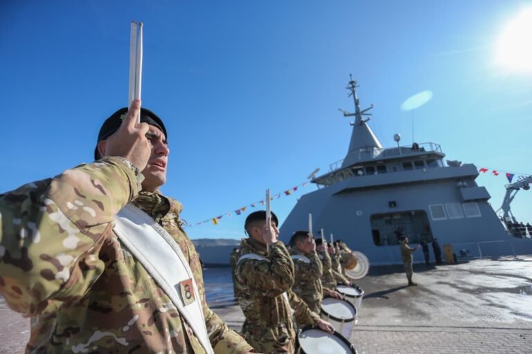 El patrullero oceánico “Almirante Storni” de la Armada Argentina ya se puede visitar en el puerto 