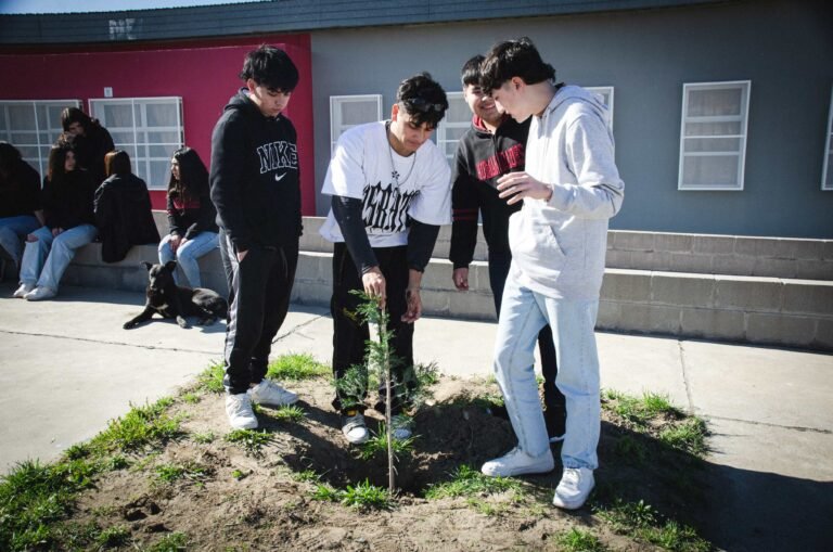 Urbana celebró el Día del Árbol con alumnos de la Escuela Nº 737