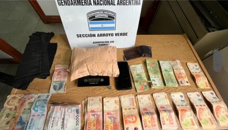 Viajaba a Comodoro y trasladaba cocaína adosada al cuerpo