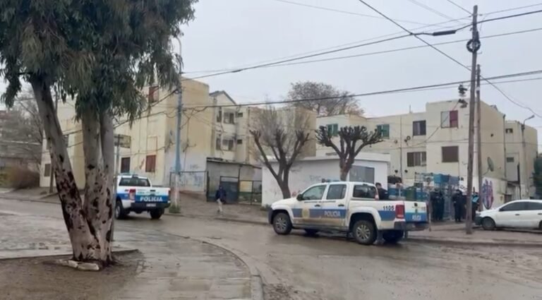 Amplio despliegue policial por allanamientos en el barrio 30 de Octubre