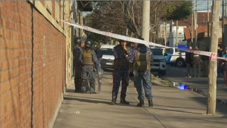 Un policía mató a un ladrón que intentó robarle a un matrimonio que iba a trabajar