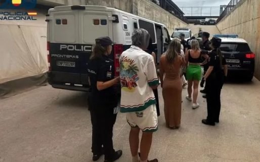 Detienen a dos argentinas en Ibiza negarse a pagar 12 mil euros en un restaurante