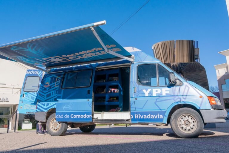 El Bibliomóvil Municipal reanuda la visita a los barrios y escuelas de Comodoro