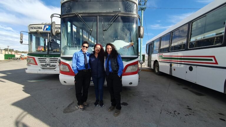 Por primera vez en su historia, Patagonia Argentina incorporó a tres choferes mujeres