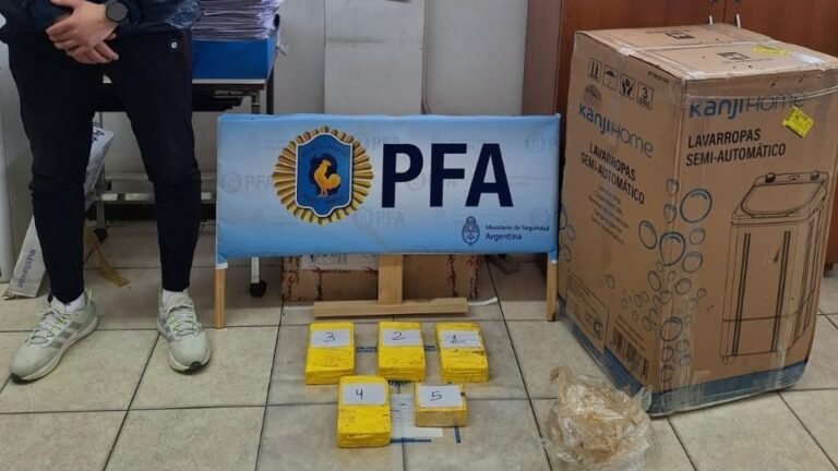 Secuestraron más de cuatro kilos de cocaína escondidos en un lavarropas