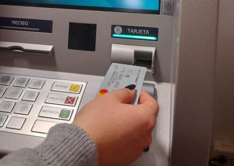 El próximo jueves 5 de septiembre depositarán los sueldos a empleados públicos