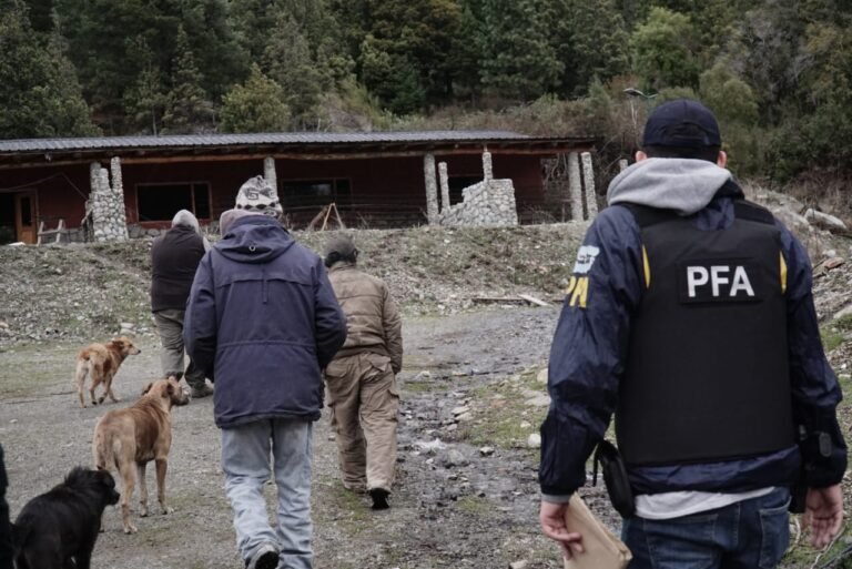Tenían empleados viviendo en casas a medio construir en pleno invierno, sin agua, gas ni ventanas