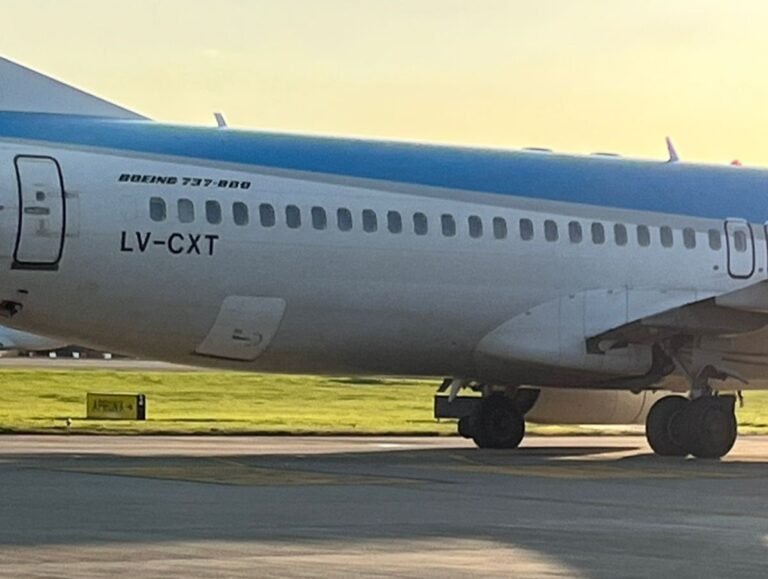 Un avión de Aerolíneas Argentinas perdió una rueda después de aterrizar