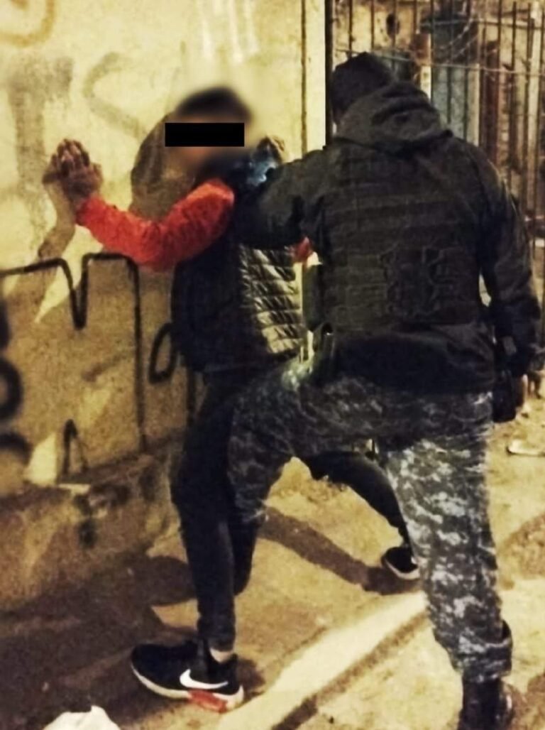 Detenido por violar la prohibición de acercamiento hacía su madre