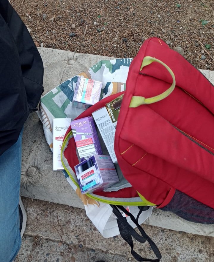 Dos detenidos por llevar cremas sin abonar