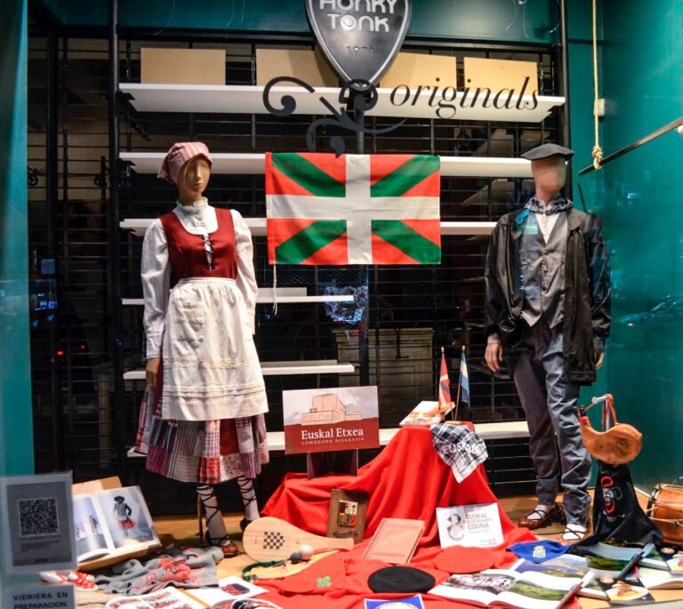 Las colectividades vuelven a las vidrieras del centro por quinto año consecutivo