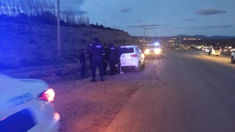 Robó un auto, chocó la moto de un policía e intentó escapar en ella