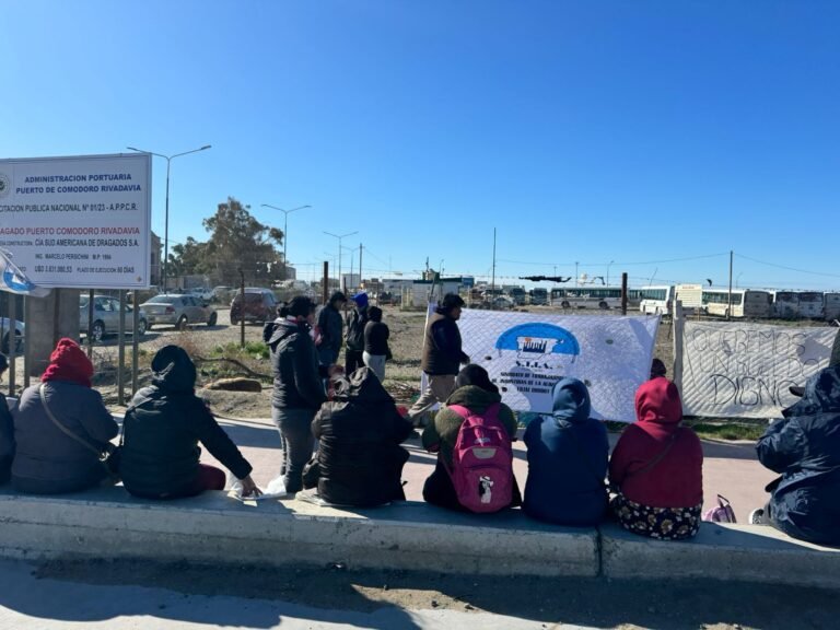 Reclamo en el puerto: “90 trabajadores fueron despedidos, queremos que los reincorporen”