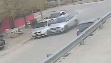 Le chocaron el auto y el conductor escapó: “Quiero encontrarlo y que se haga responsable”