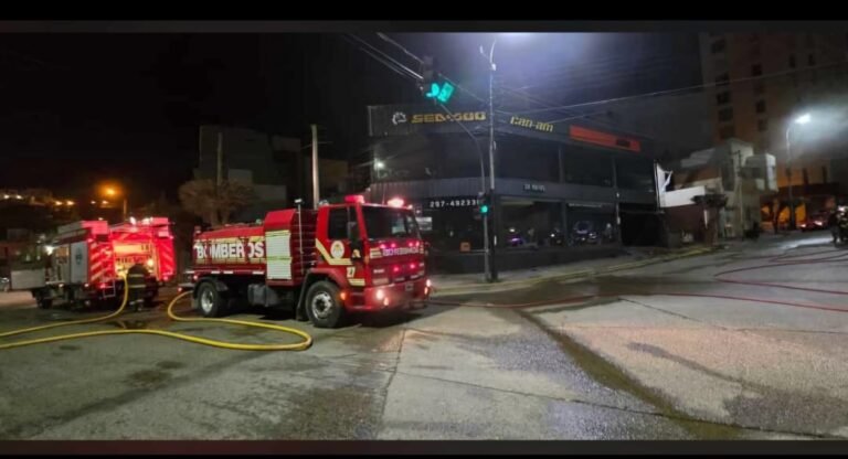 Se incendió un local de venta de motos y hubo grandes daños materiales