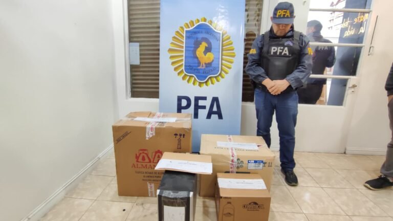 Tras una denuncia allanaron un local y secuestraron productos “truchos” Stanley