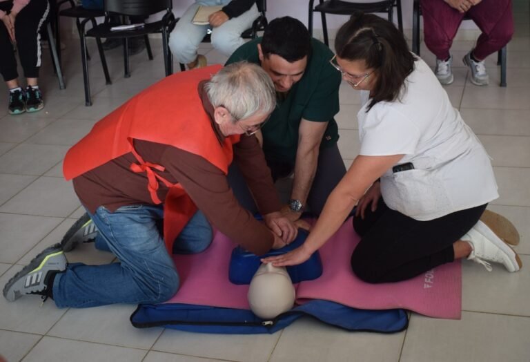 Capacitan en RCP y primeros auxilios a personal de la red barrial San Martín