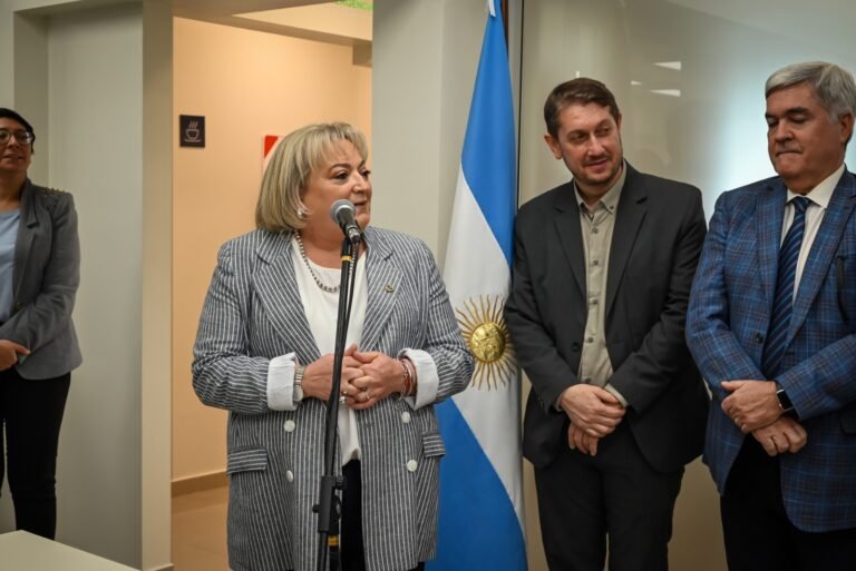 Bustos: “Es necesario un abordaje integral del fuero de familia”