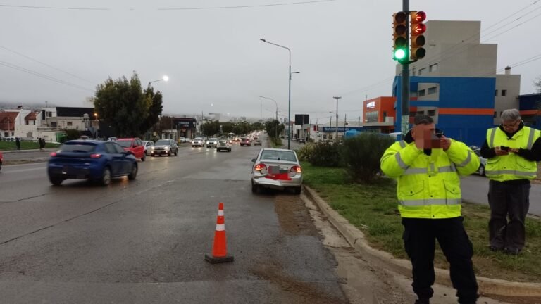 Una pasajera de un remis resultó gravemente herida tras un fuerte choque 