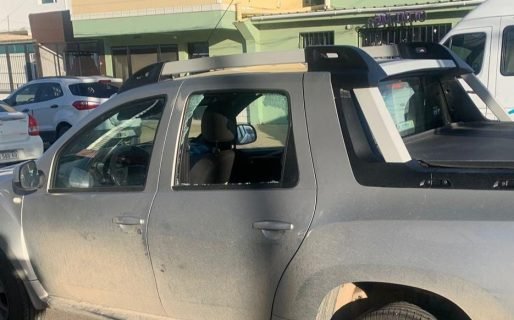 Rompieron el vidrio de la camioneta de una docente y le robaron: “Se llevaron todo”