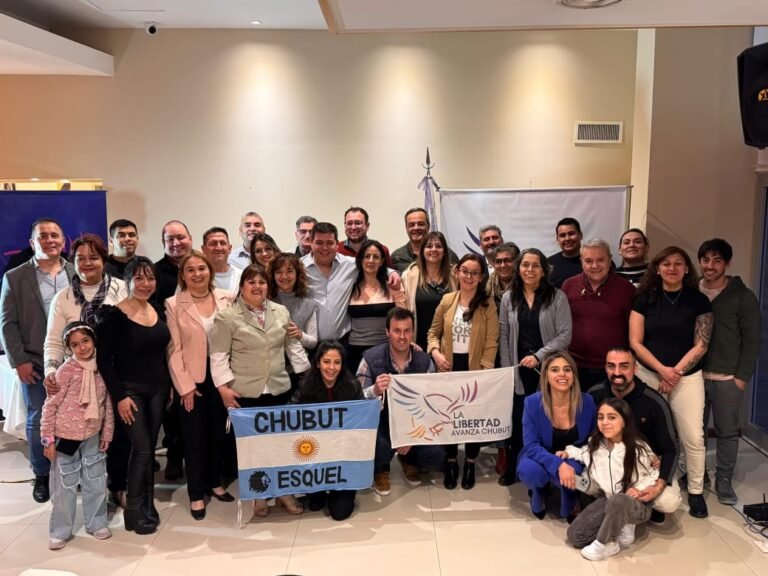 César Treffinger realizó el primer sorteo de sus sueldos: un millón de pesos para cada uno de los 10 chubutenses ganadores