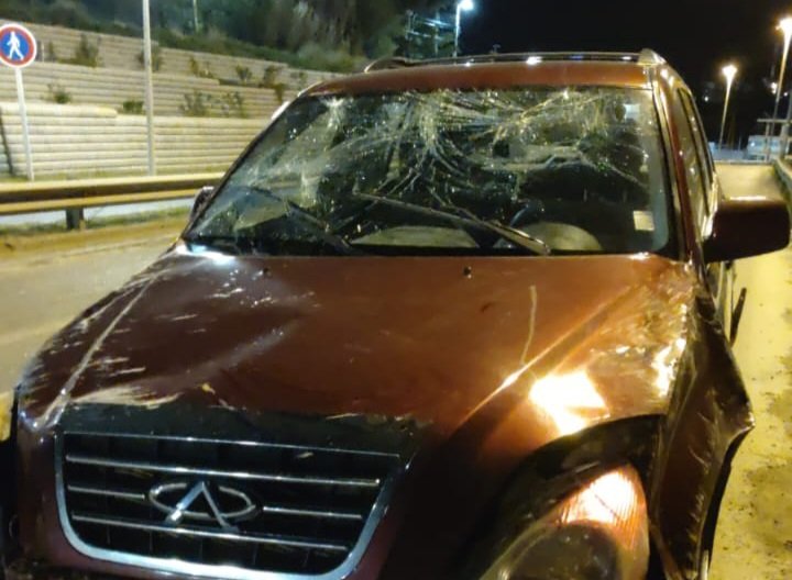Manejaba borracho, despistó, fue a pedir ayuda a la policía y le secuestraron el auto