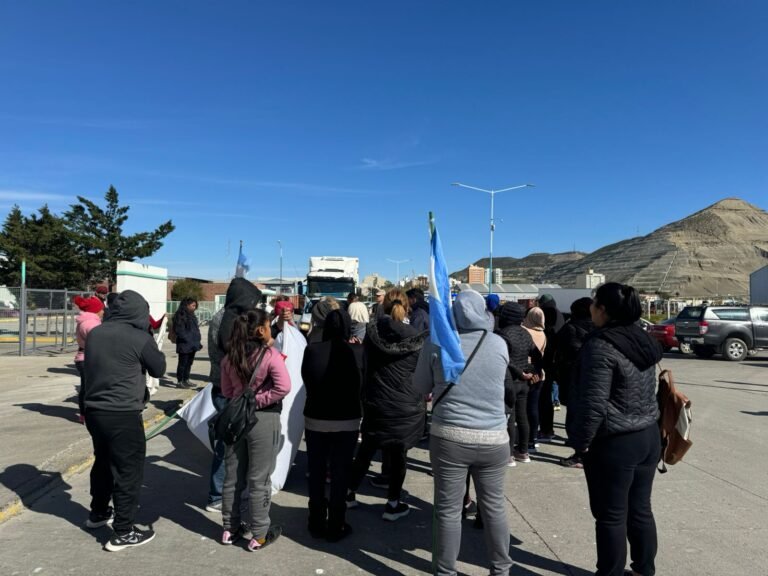 “Ya hace tres meses que los trabajadores no cobran y no tienen plata para vivir”