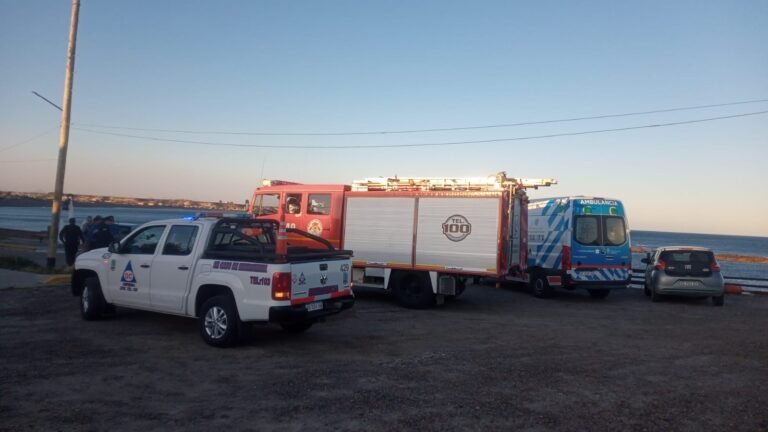 Dos jóvenes atrapados por la marea lograron salir sanos y salvos