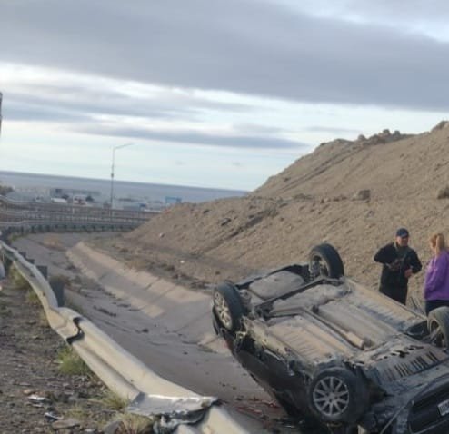 Vuelco y alcoholemia positiva en Ruta 3