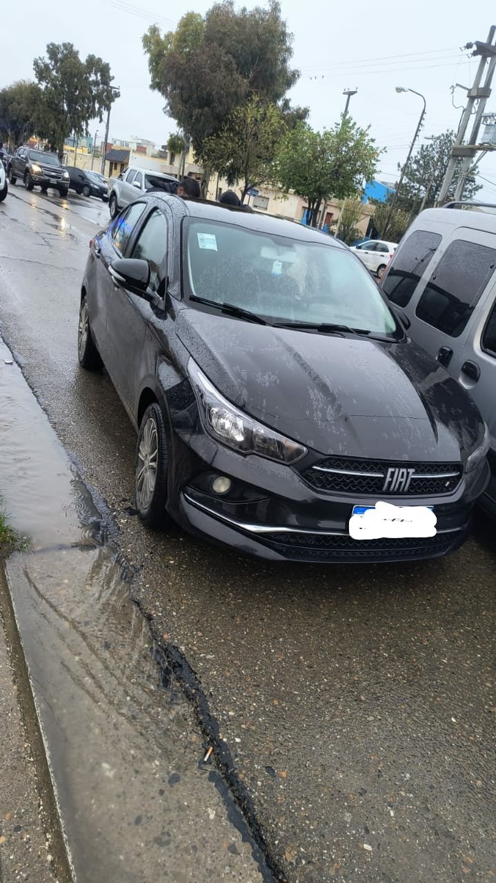 Circulaba junto a dos menores en un vehículo denunciado como robado