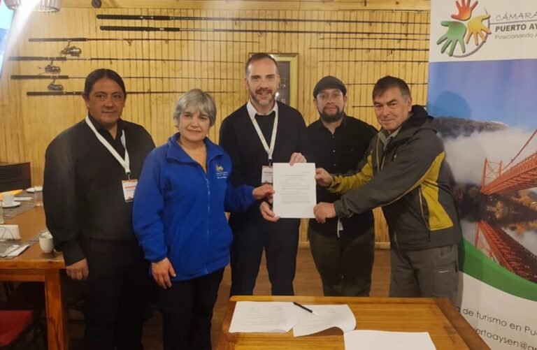 Sarmiento y Puerto Aysén sellaron un histórico convenio de colaboración turística
