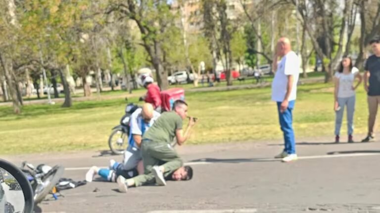 Vecinos lincharon a un ladrón que le había robado la moto a un delivery 
