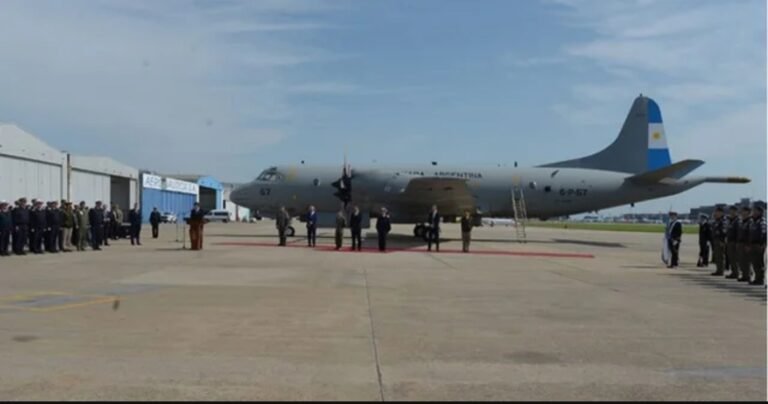 Ante la amenaza de la pesca ilegal, el Gobierno compró un avión militar para patrullar la costa argentina