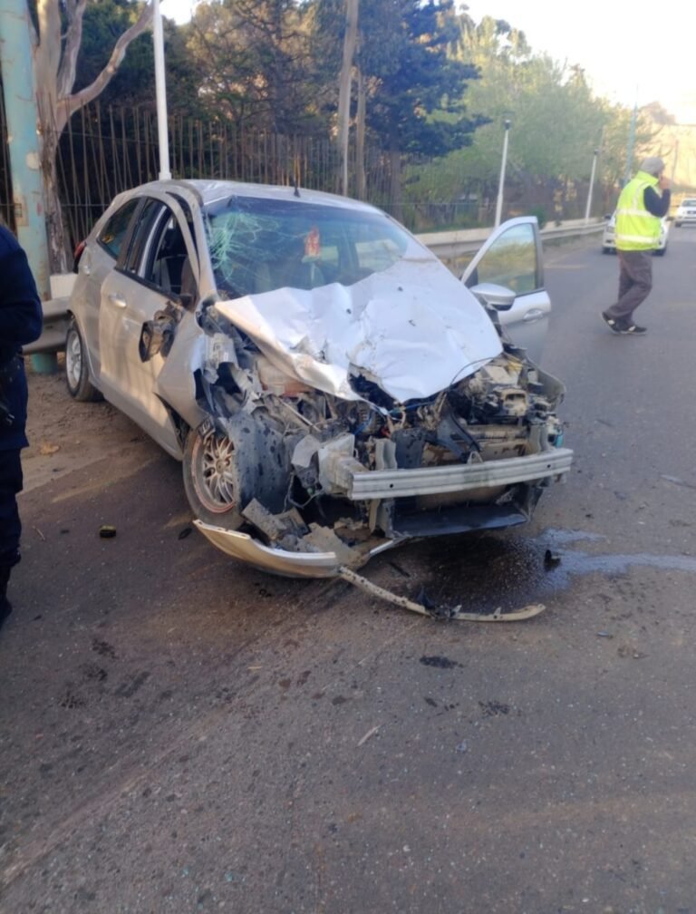 Perdió el control del vehículo e impactó contra el guardarraíl