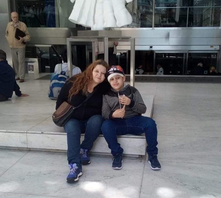 Urgente: Una madre busca ayuda para obtener medicamento vital para su hijo