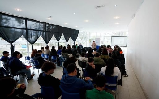 Comenzó el ciclo de charlas enmarcado en el Mes de las Juventudes
