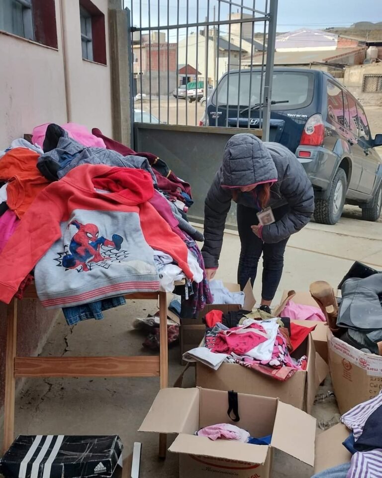 Buscan padrinos para regalarle zapatillas a los niños del comedor “Mi lugar”