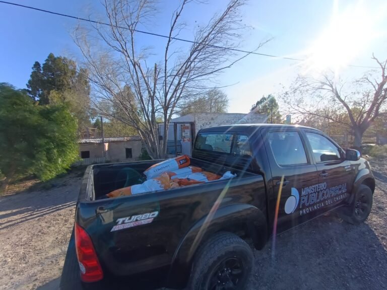 Rompió el ventanal de una veterinaria y tuvo que donar 200 kilos de alimento a ONG protectora de animales