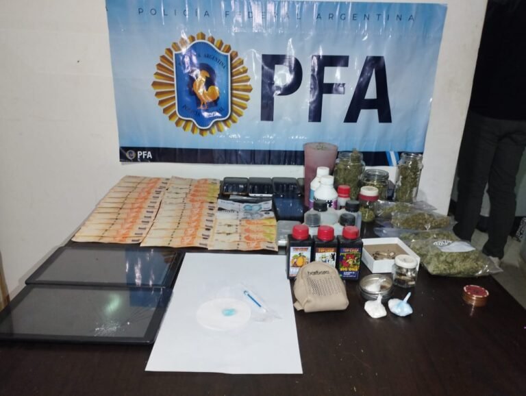 En presencia de su hijo realizaban “delivery” de cocaína y marihuana