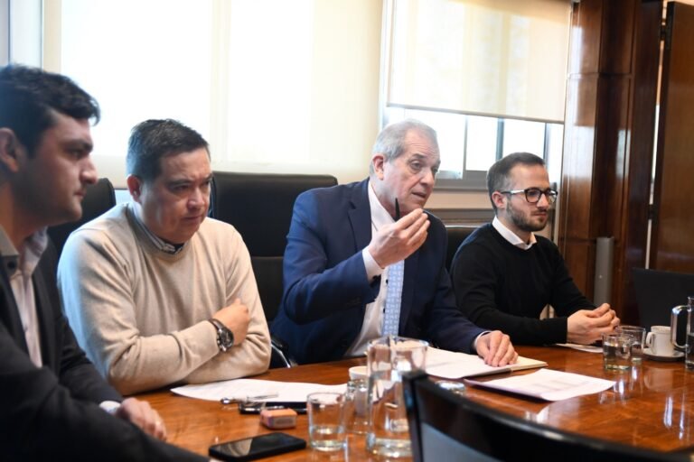 Proponen una suba salarial del 45% para docentes ingresantes y 150% para los de mayor antigüedad