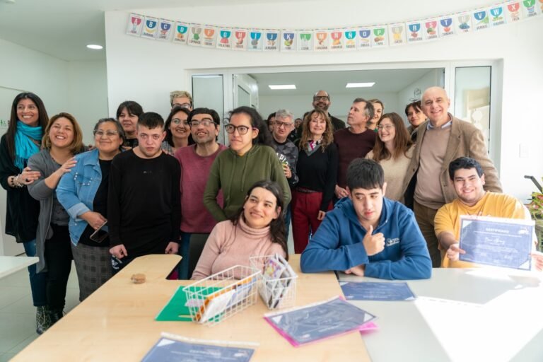 Concluyó la capacitación textil destinada a jóvenes de la Fundación Crecer