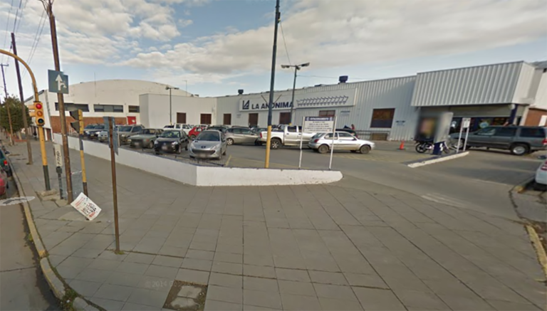 Una mujer intentó robar chocolates, yogurt, snacks y tintura de un supermercado