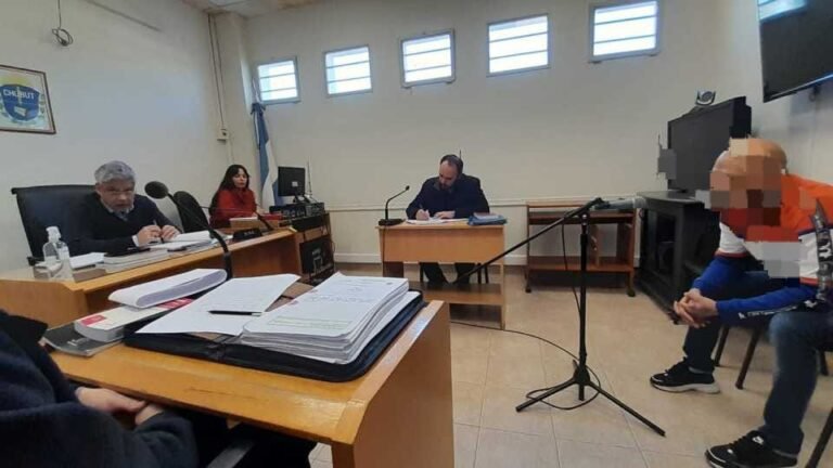 Amenazaron con un arma a la empleada de una panadería y uno de ellos quedó en libertad