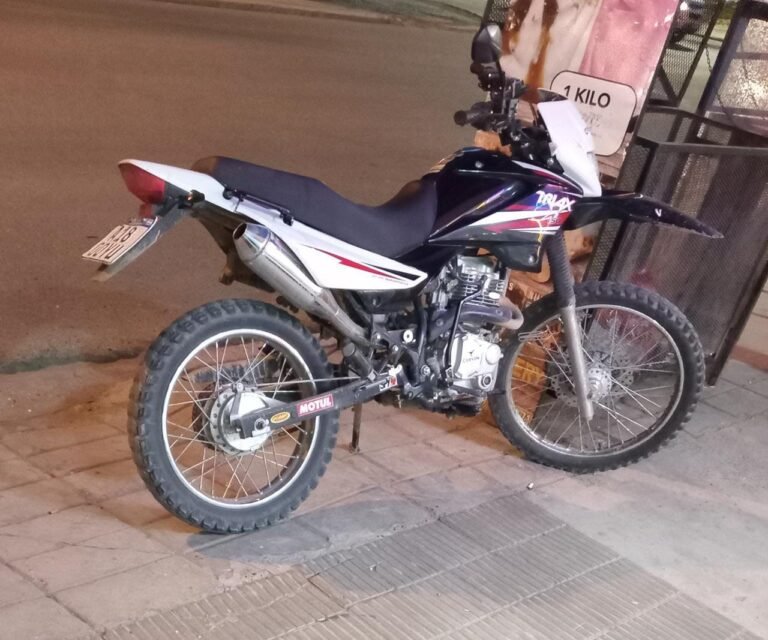 Le robaron su moto del Corralón Municipal y no le muestran las cámaras porque “sospechan de la policía”