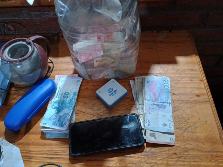 En un megaoperativo, desmantelaron siete “kioscos” de venta de droga y secuestraron más de 4 millones de pesos