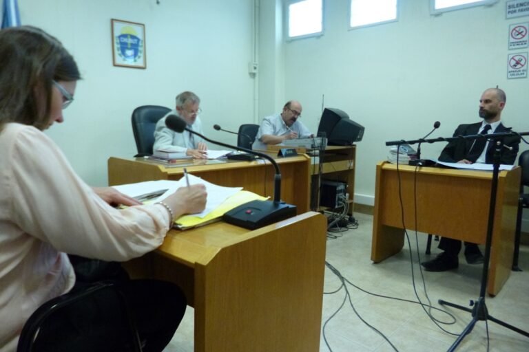 Un policía robó una batería de un auto que estaba secuestrado y fue condenado