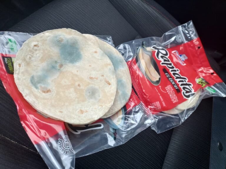 Compró “rapiditas” en un supermercado chino, estaban en mal estado y no le quisieron devolver el dinero